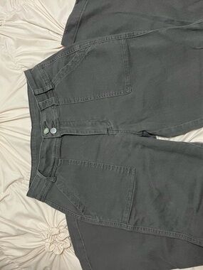 Women’s high waist, inseam 29, waist size 29. Soft and comfortable material.